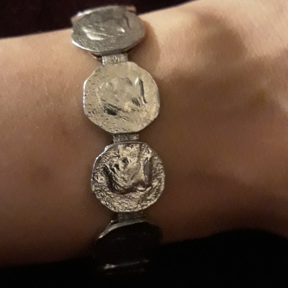 Bracelet..7.5inches..Silver Toned - Picture 10 of 12